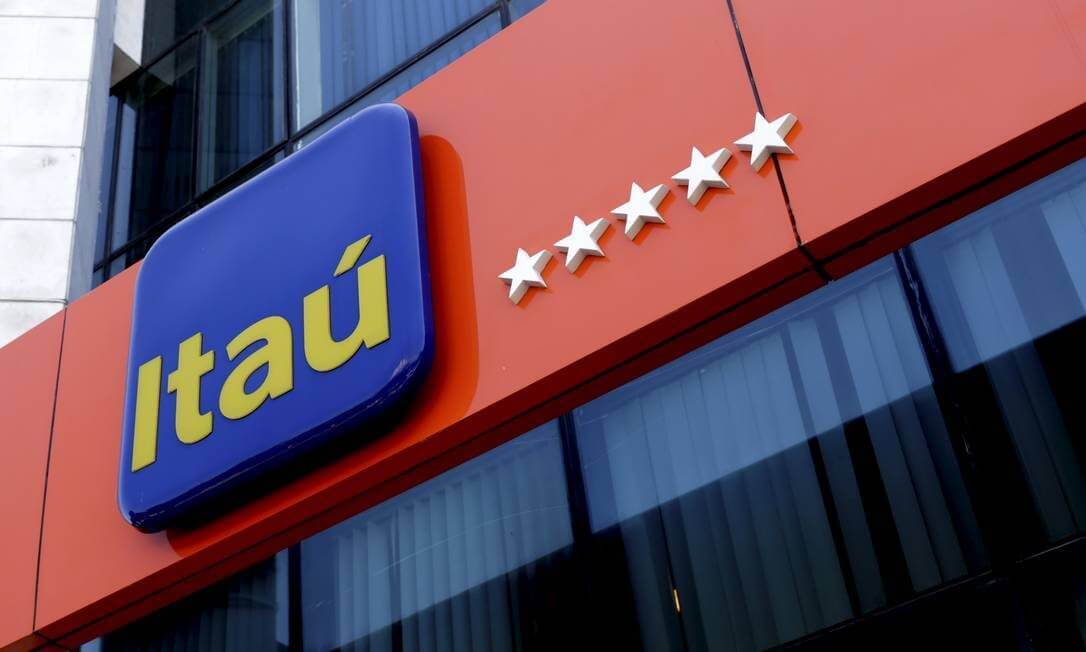 Itaú anuncia pagamento de dois salários extras a trabalhadores com casas alagadas no estado