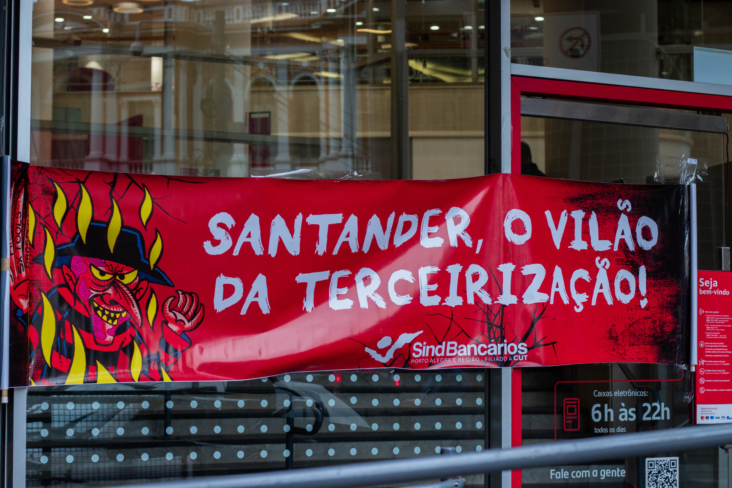 Sindicato denuncia precarização estrutural no Santander: terceirização, arrocho e desrespeito à categoria bancária